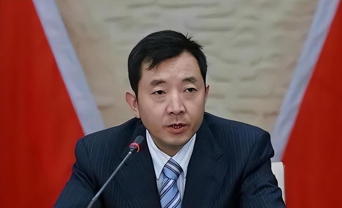 清华硕士出身的县委书记，陈行甲语出惊人：“当官之所以腐败，无非养儿子，买房子，当