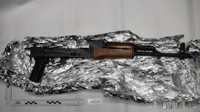 伊斯兰国支持者策划了对曼彻斯特犹太目标“最致命”的枪击
大曼彻斯特警方表示，对犹