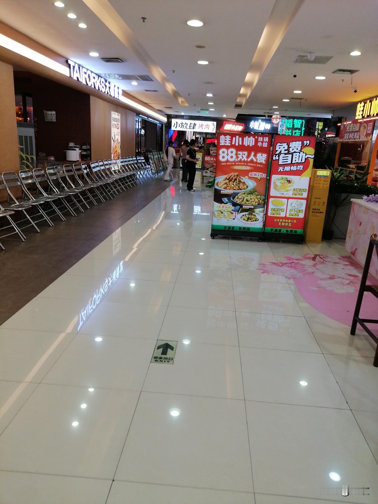 好久没去西南商都的餐饮店了，变化还挺大。像老成都川菜馆，好多人追着吃了二十多年，