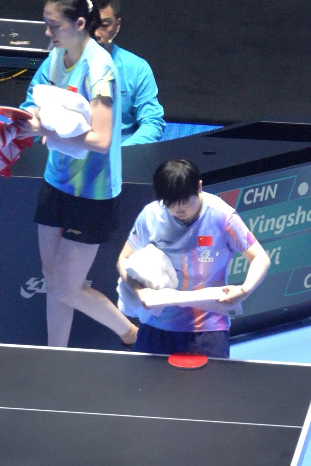 小飒盖被 妈咪还会安抚拍拍260207 1/4 