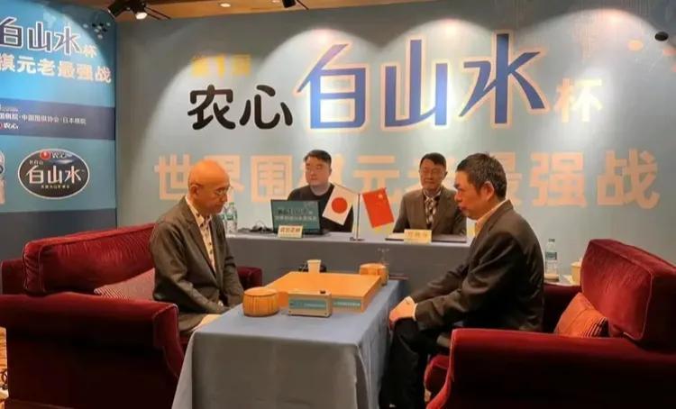 重温经典~
妖刀小飞战胜了宇宙武宫




首届白山水杯世界围棋元老最强战第二阶