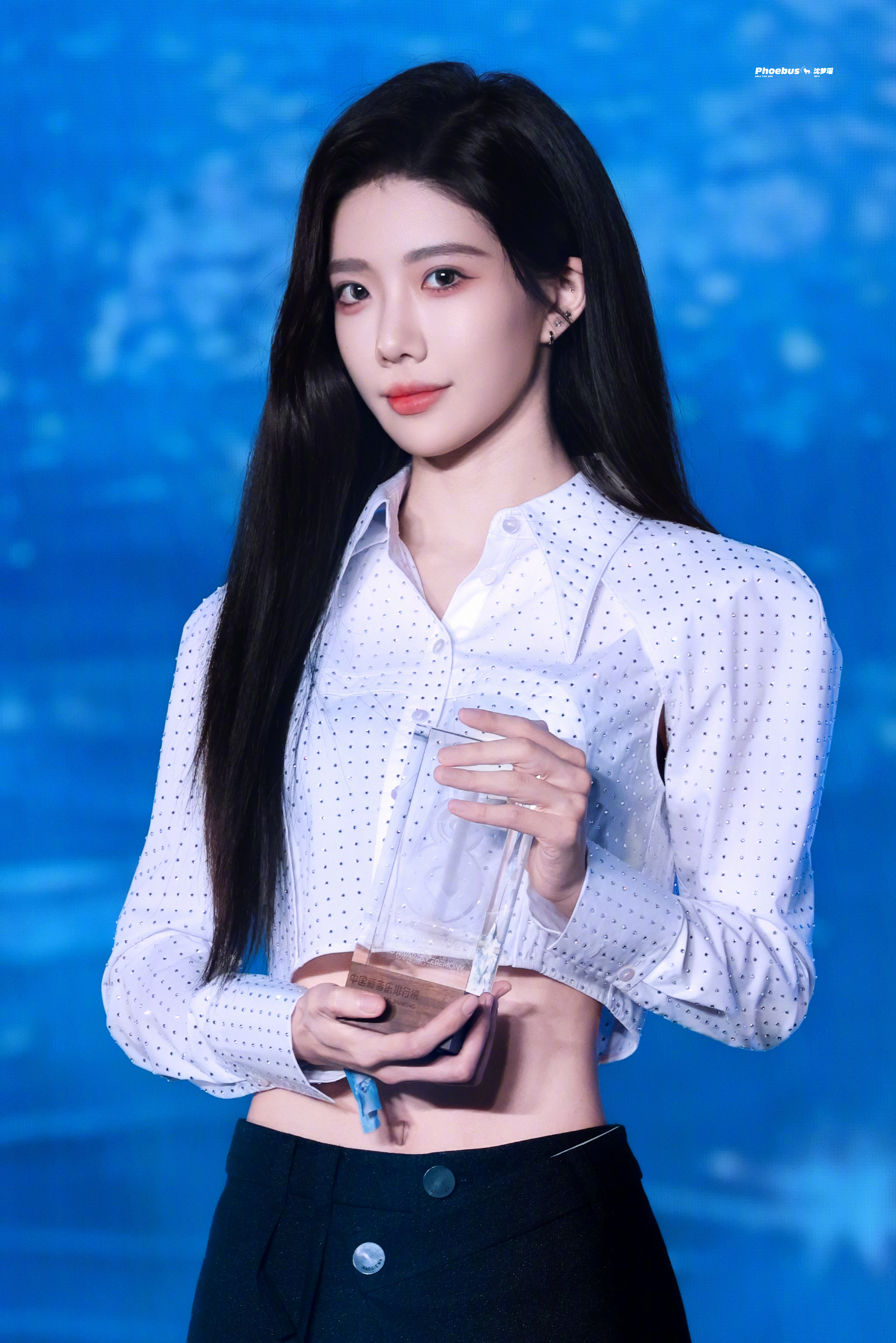 沈梦瑶中国新音乐排行榜颁奖盛典饭拍小合集 又美又帅 闪闪发光