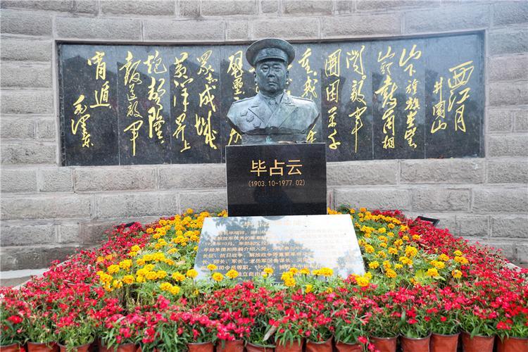 国军连长率部起义，凭乞讨走完长征，1952年被主席认出：你去哪了？
 
那个被主