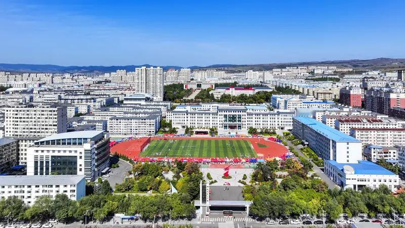 重点高中重点班学生都不差。男孩总考倒数。但高考550多分，去了理想大学

排名第