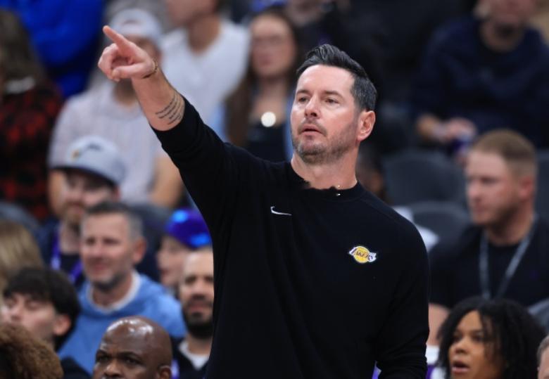 今日NBA常规赛，湖人主场迎战开拓者，湖人主帅雷迪克赛前接受了媒体采访。谈到塞布