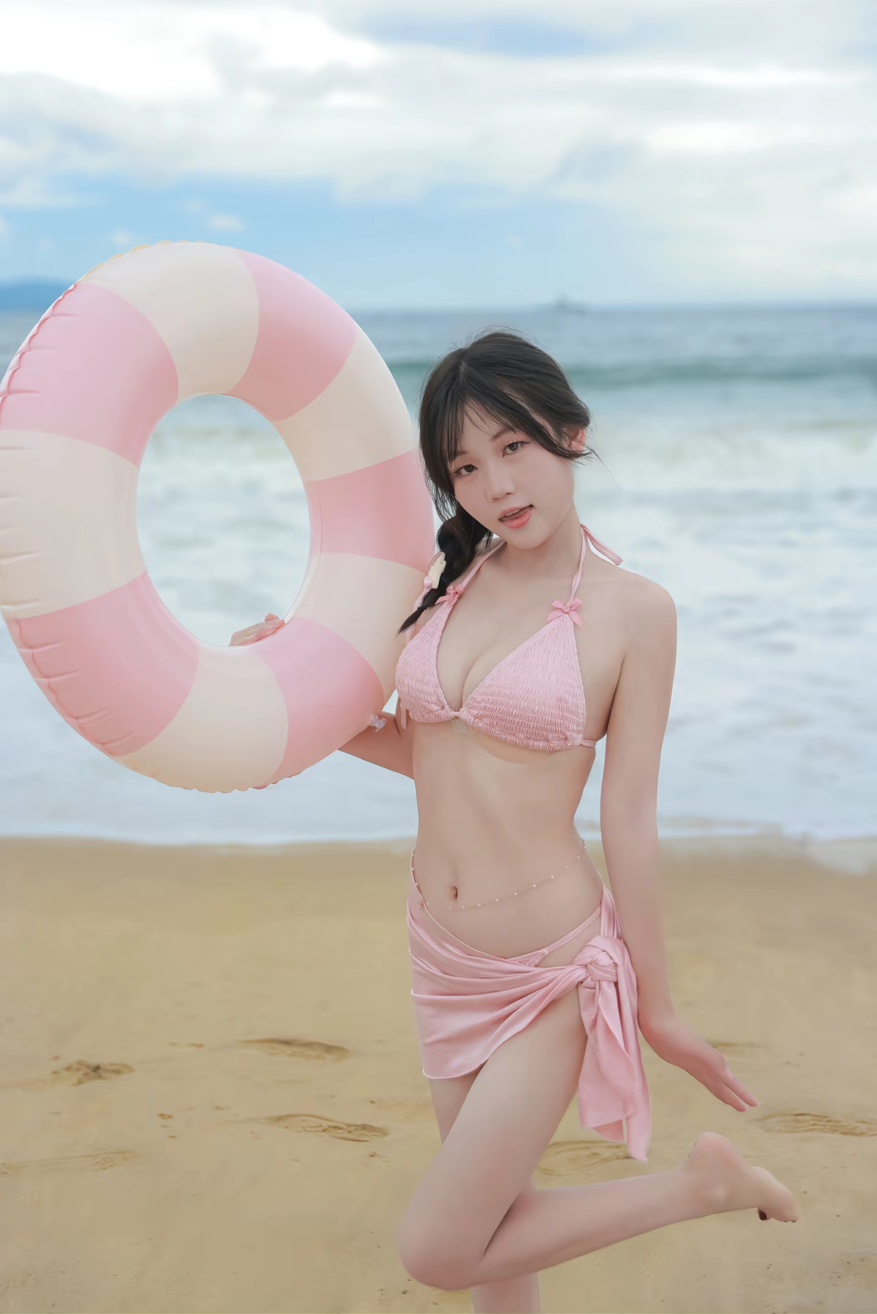 正常泳衣穿搭，无不良传播。非常可爱的一个小姐姐哎