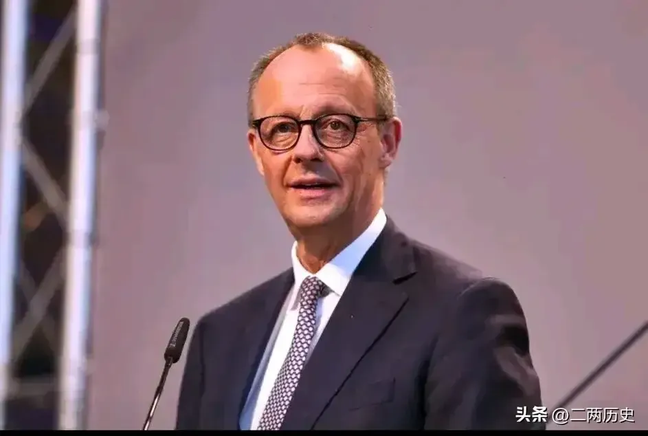 魏德尔把默茨拉下马！默茨我敢说他是德国历史最次的总理！德国需要是经济和民生，不要政治口水流长！默茨和流着哈喇和跟着美国屁股的欧盟主席冯德莱恩！看看欧洲经济，德国的工业被糟蹋成了什么样！说什么都没有民众看的清，没有相对低的生产成本就没有竞争力，就没有生产和就业！没有相对低的消费品进入，民众开支就要多，