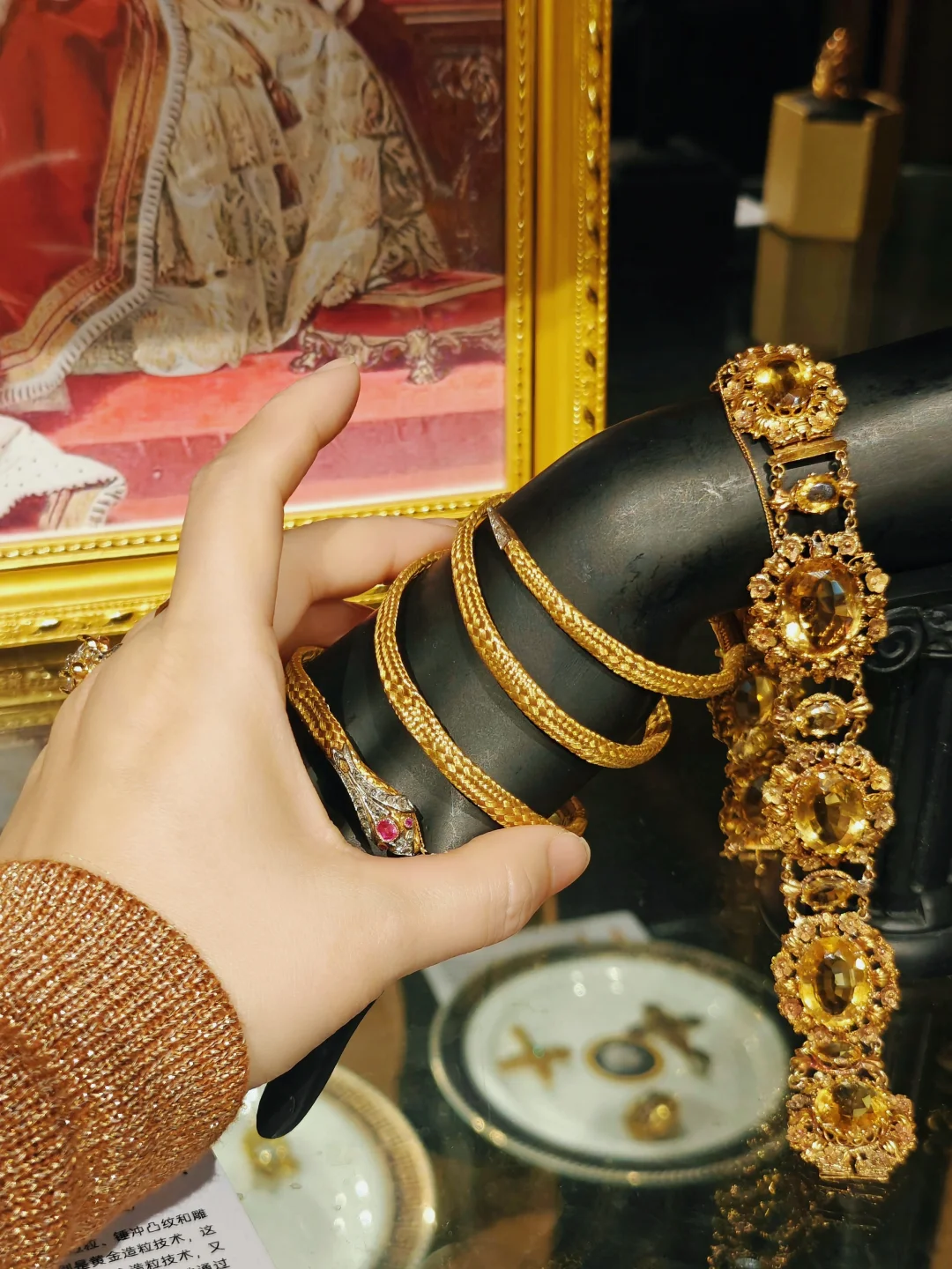 亲手触摸博物馆级古董珠宝，是种什么体验？