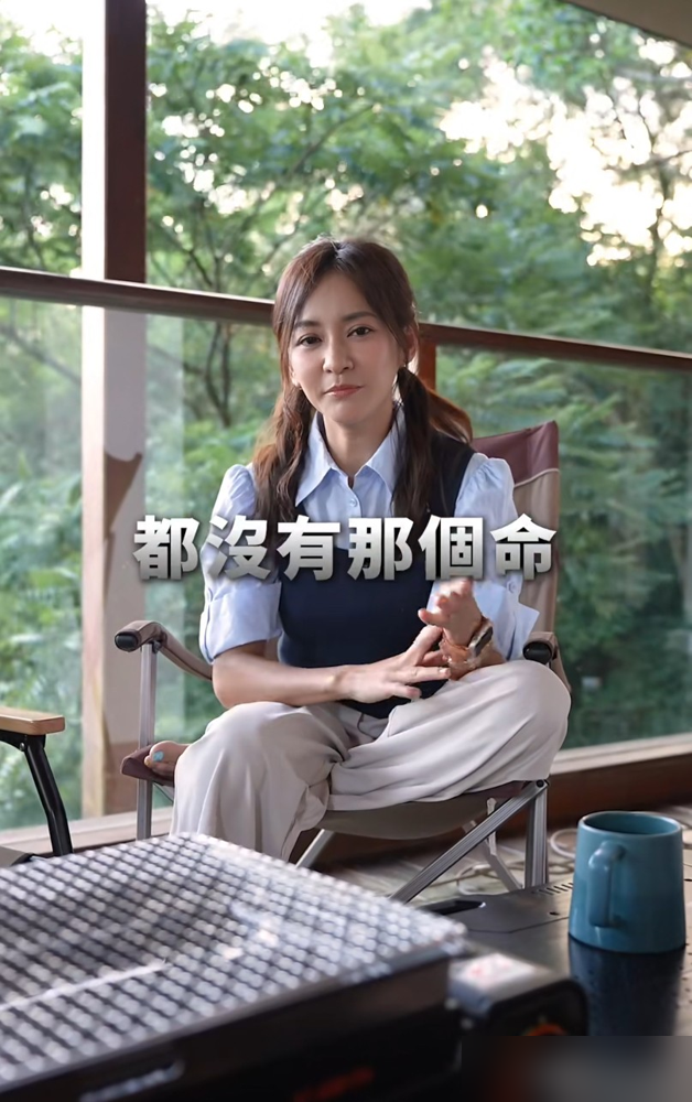 陈意涵被医生一句你卵子质量差，很难怀孕给干懵了。
那年她正准备冻卵，钱都备好了，结果体检报告直接泼了盆冷水。医生说得直白，冻了也白冻。
她当场放弃。不折腾了，不较劲了。
结果呢？2018年8月领证，第二年2月剖腹产生下儿子。2021年又官宣怀二胎，11月女儿落地，凑成一个好字。
怀儿子时天天