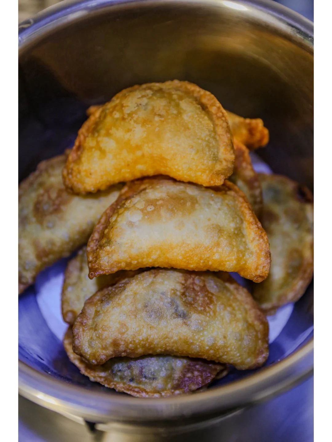 在河南，每逢端午妈妈都会做的炸菜角和糖糕～