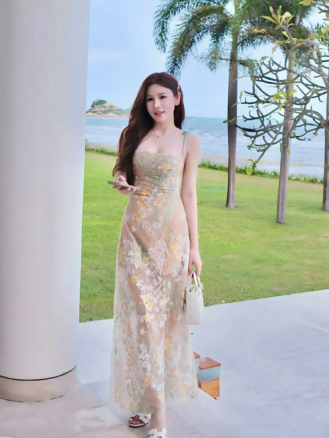 这位姐姐气质真优雅，成熟知性的，看着就舒心。