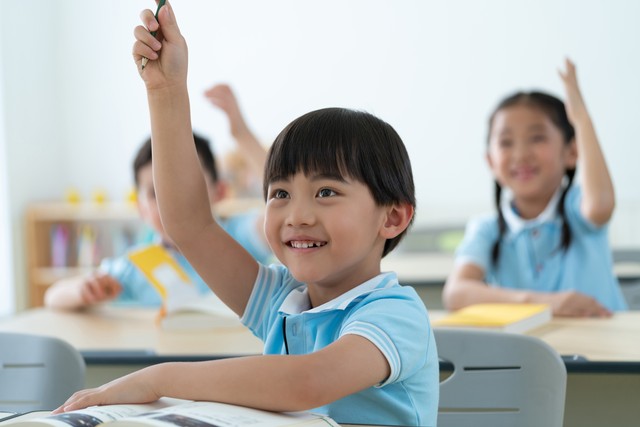 开学才一周全班停课！一半孩子病倒，这波流感专盯小学生