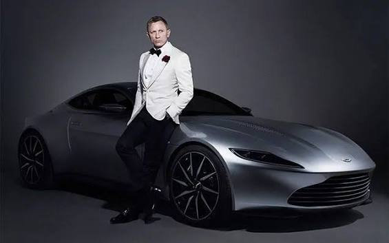 不知道新版007能不能开上特斯拉Roadster 2 …还是依旧高配蒙迪欧。[doge] ​