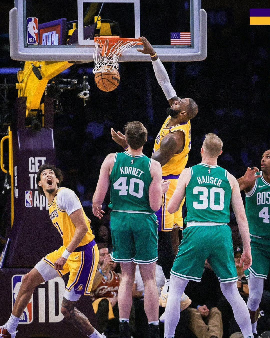 詹姆斯这三次扣篮有什么共同点吗？#nba# ​