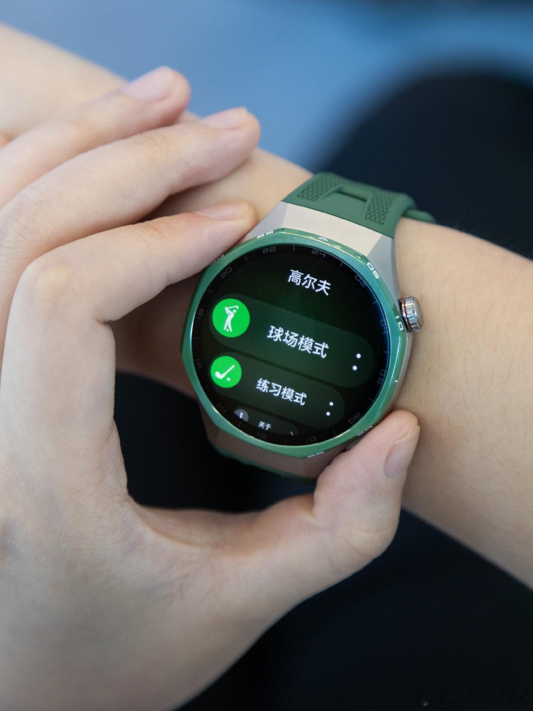 #华为WATCH GT 7 Pro今日开售# 21天长续航出门短途旅行，不用随身携带充电器，减负不少。 ​