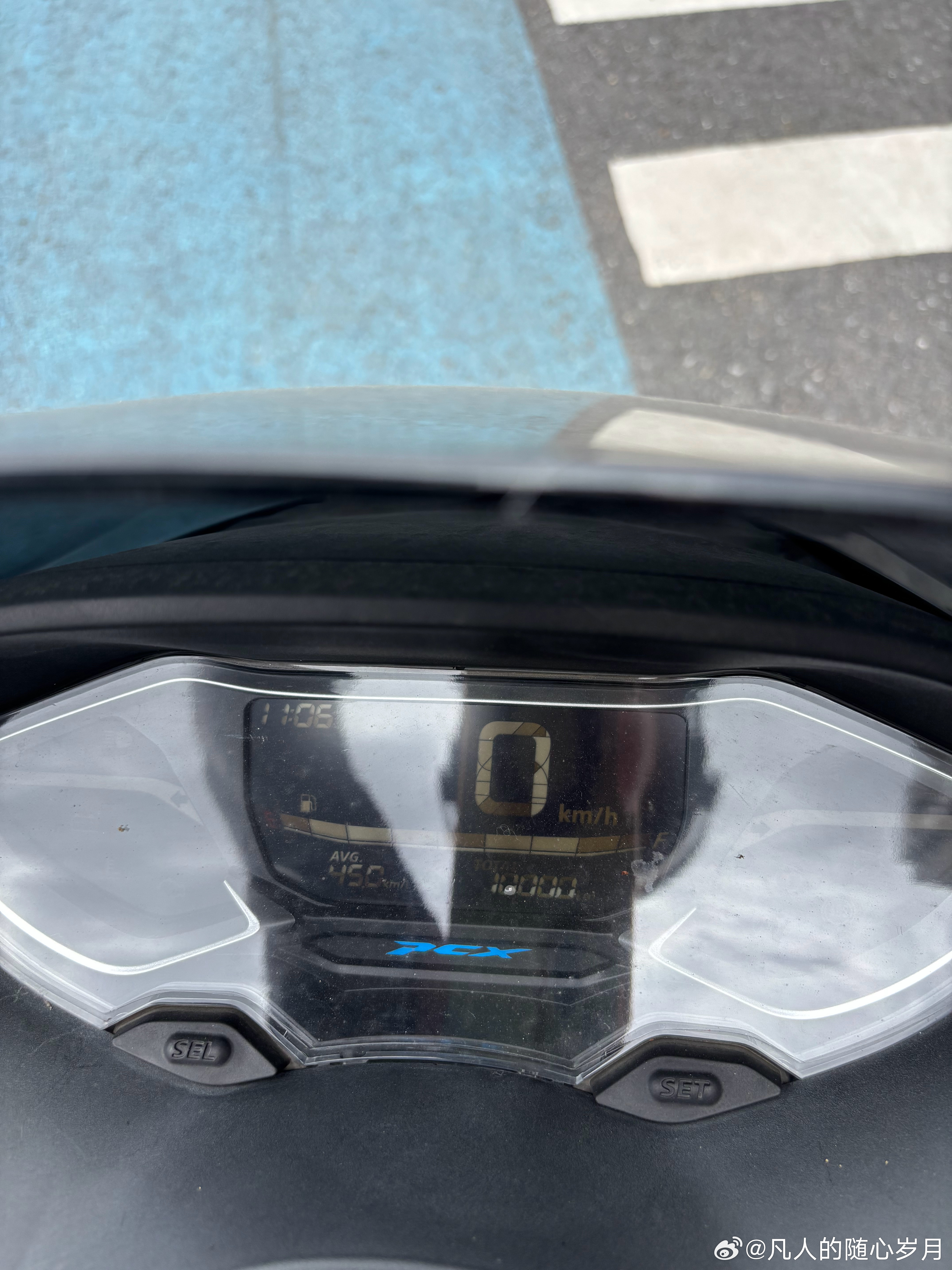 心的轨迹-我的本田PCX160摩托车10000公里了
        我的本田PCX160摩托车2022年12月31日购买，到2026年8月19日刚好10000公里，我一直在市区骑行，表显百公里45，即每公里2.22升，一直很稳定。有了摩托车就很少开汽车，但因为最近长期在外地，摩托车也骑的很少，3年半时间只骑行10000公里，每个月平均 ​