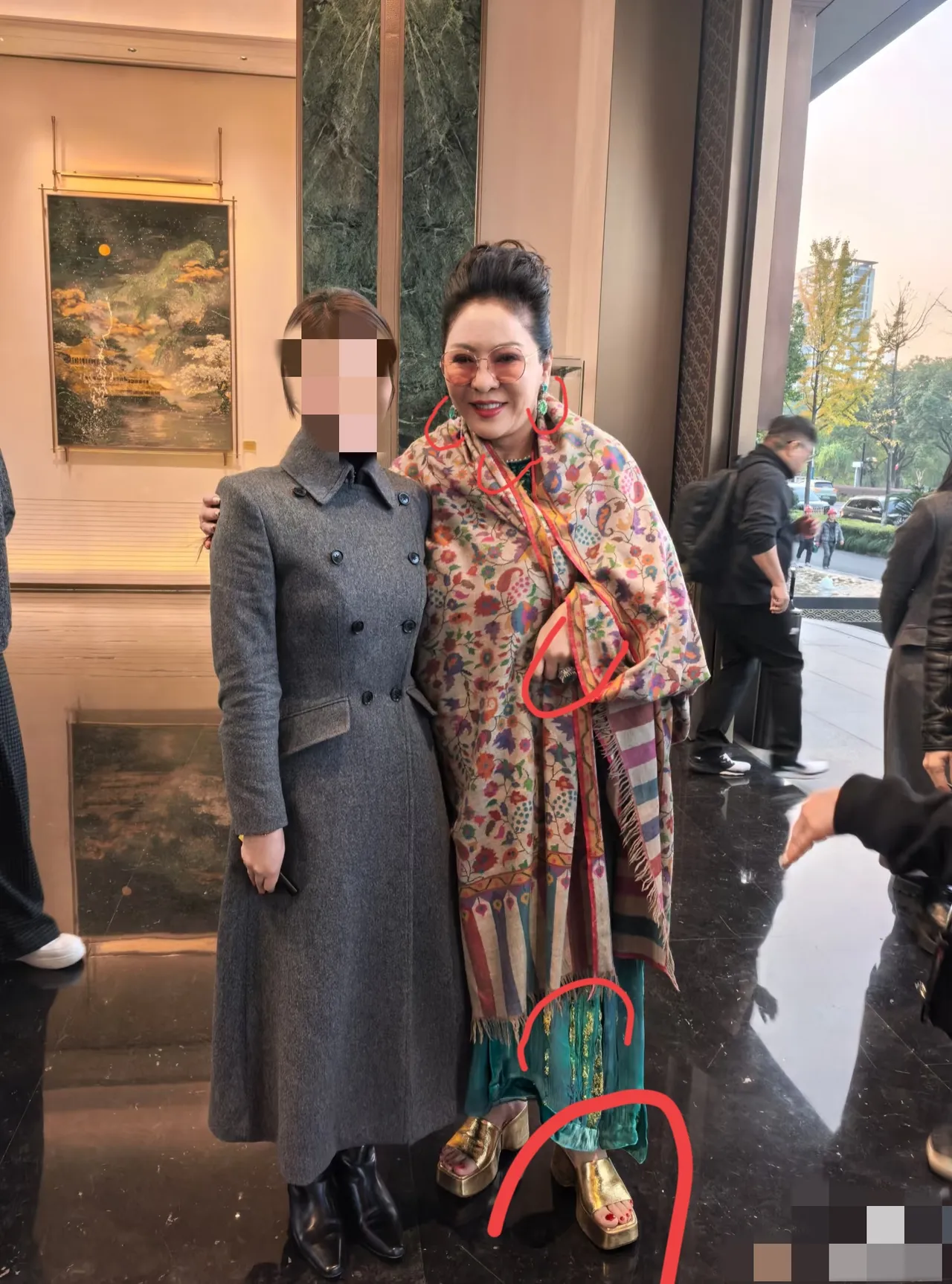 偶遇一位美女明星 她真是太美了，身材有身材，要脸蛋有脸蛋，要颜值有颜值...