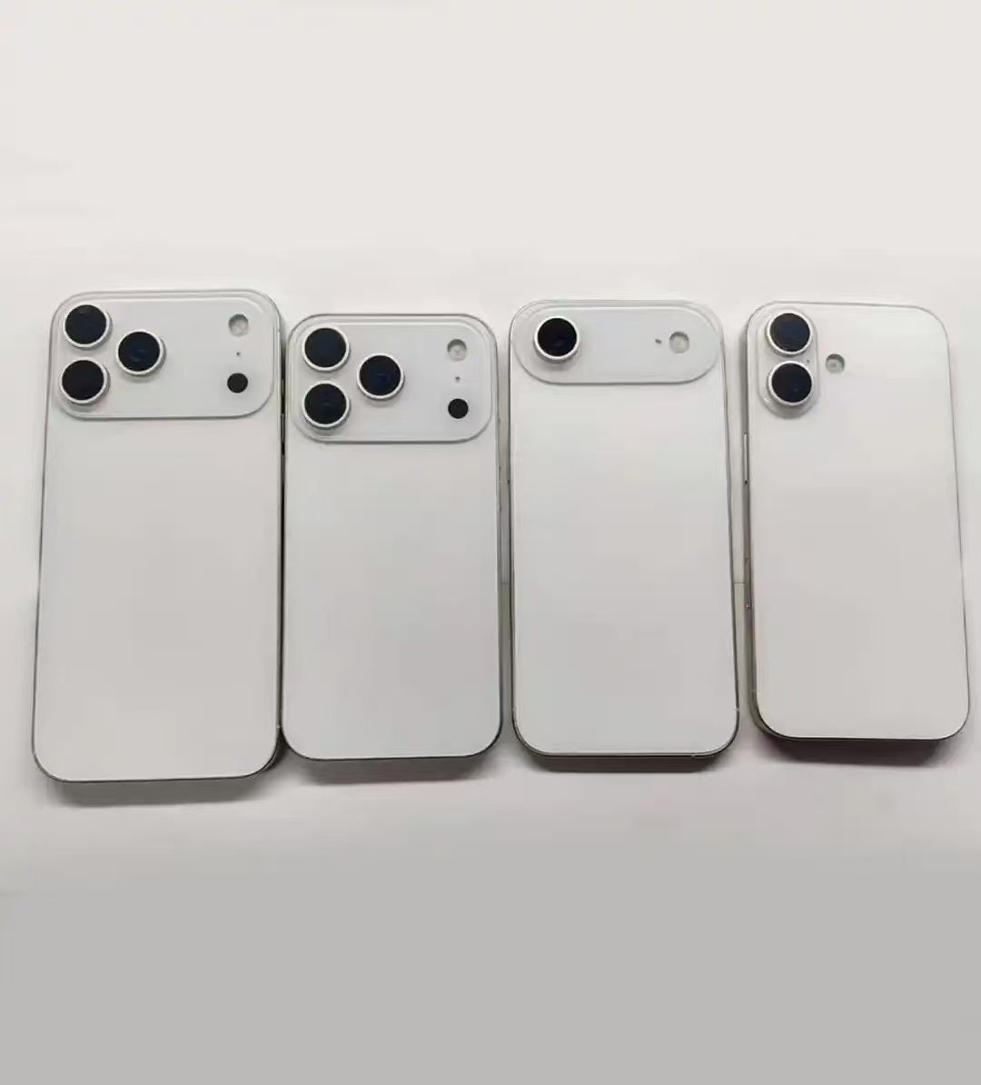 #iPhone17涨价倒计时#存储芯片紧缺成为本轮调价重要背景，AI 产业抢占大量存储产能，闪存内存成本持续走高。前期低价库存消耗完毕，成本压力传导到终端，不止 iPhone，此前 Mac、iPad 产品线已经完成一轮涨价调整。 ​