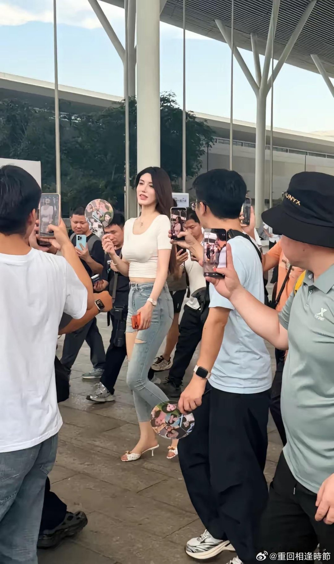 长得那么漂亮，可惜一直火不起来！ ​​​