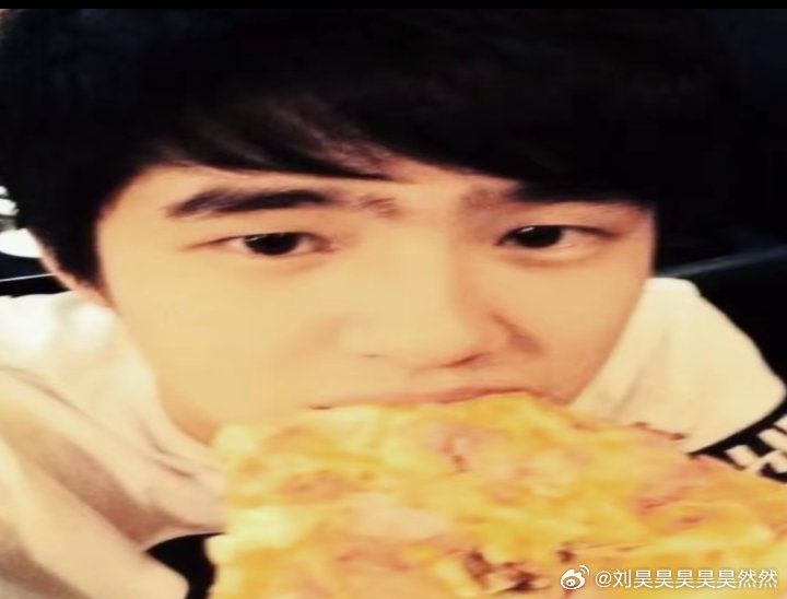 #刘昊然[超话]# 这个昊然怎么扁扁的？[么么哒][可怜] ​