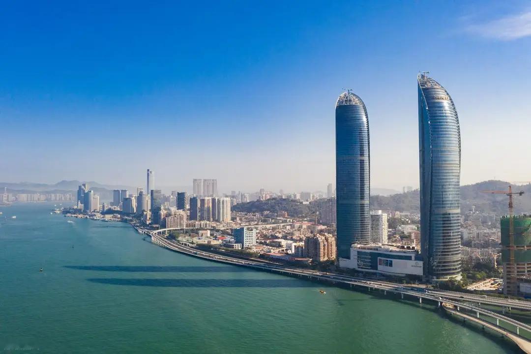 男人好色，女人慕强？这是个常被聊起却越聊越有味道的话题，藏着人性本能和...