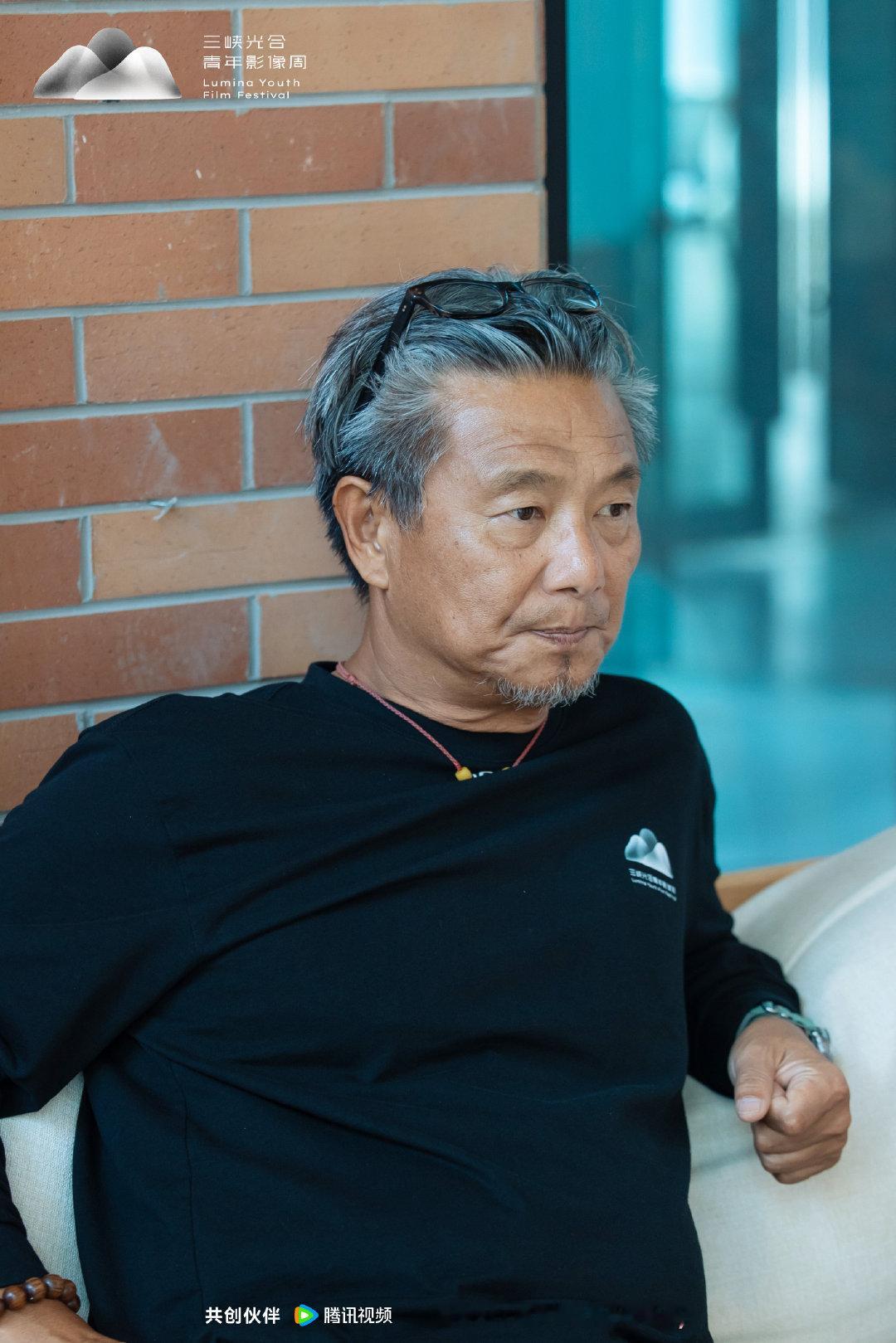 在交流中打开思路，在打磨中完善故事。#三峡光合青年影像周# 「奇点」创投训练营开展创作工坊导师1v1指导。吴有音、孙琳、汪大勇、黄旭峰四位导师与创作者共同推敲项目，在反复梳理中明确表达、提炼亮点。期待每一次用心的修改，都成为作品向前的一大步。 ​