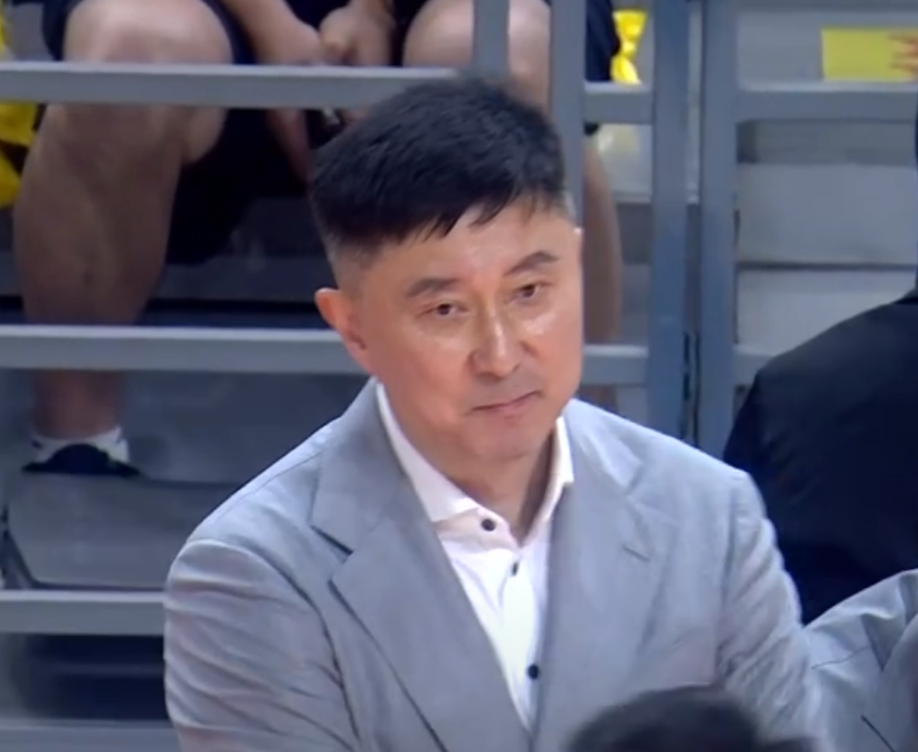 舆情炸裂！杜锋执教状态引争议，球迷怒批消极执教辜负热情   本场比赛...