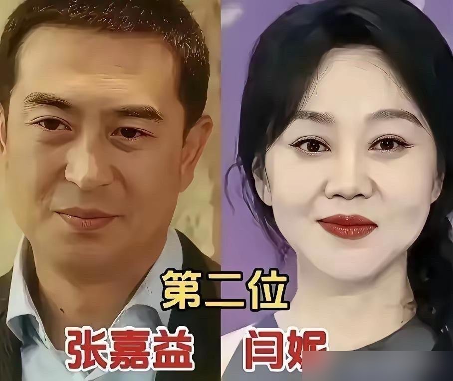 张嘉益这腰，弯了三十年，硬是把鼓槌抡了166天。
《主角》里那场司鼓戏，没人用替身。强直性脊柱炎，疼起来脊柱像焊死的钢板，他每天靠热水袋敷着后腰上工，止痛药当饭吃。
别人问他图啥。他身兼主演和艺术总监，片酬之外一分不多拿，就为把胡三元那股“戏比命大”的劲儿砸进鼓点里。
拿下亚洲电视大奖最佳男主