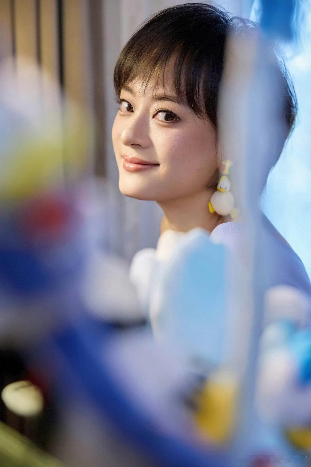 #孙俪严选全新QQ3摩登版# 秉持严选本心，邂逅摩登出行好物。新车正式亮相，孙俪到场助阵，亲自体验，颜值与质感兼顾，解锁轻松自在的都市出行方式。 ​