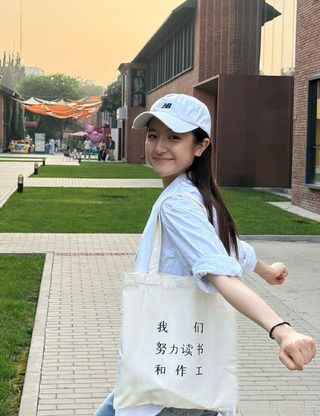 #李兰迪[超话]# 李兰迪 ​