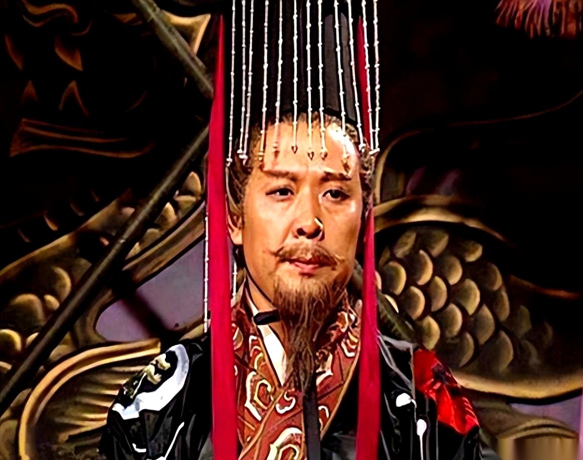 大汉王朝一共只有八个皇帝拿到了庙号，刘备的“烈祖”含金量稳稳排进了前三。
给他正儿八经盖章定下这个头衔的刘渊，偏偏是个匈奴人。
顶着“宗”字牌位的汉太宗刘恒和汉世宗刘彻，按规矩面临着被移出太庙的风险。
普通人看大汉朝，总觉得当了皇帝就能顺理成章地千古留名。
但你把那套规矩掰开了看，真能在族谱上拿到终