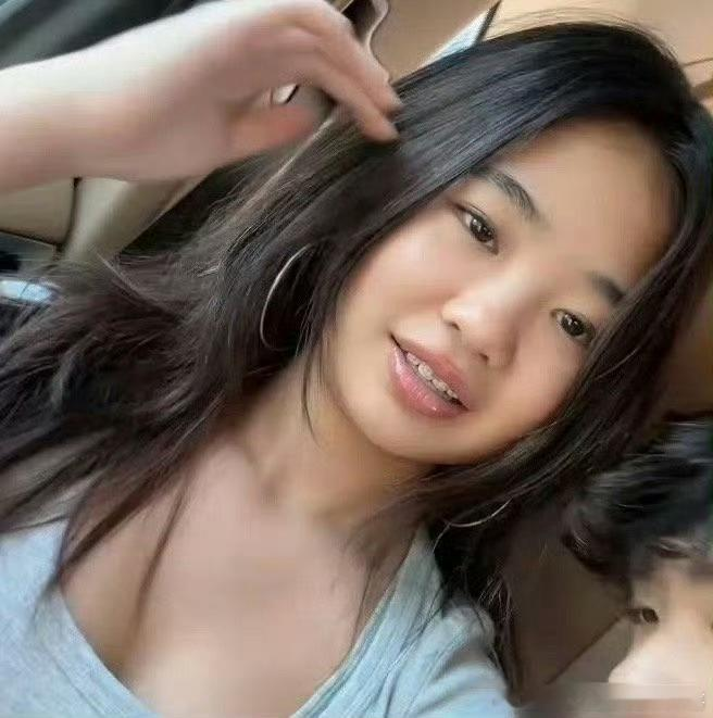 曹格女儿小时候被说丑，如今14岁变成韩系美女美翻天