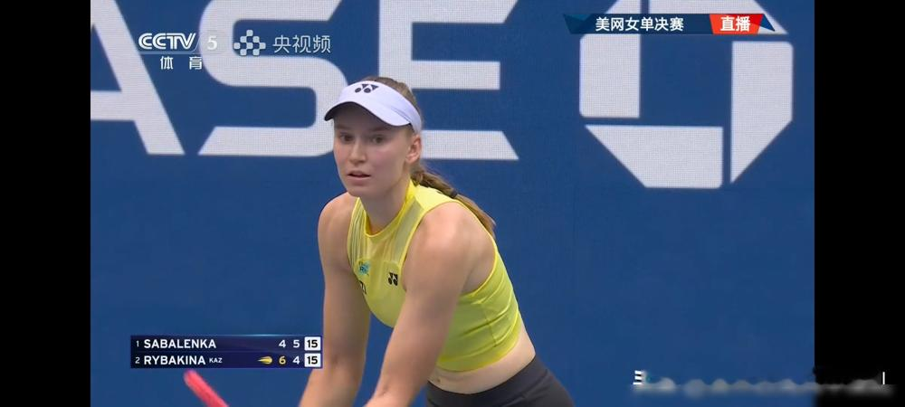 2026美网女单决赛！莱巴金娜用发球直接砸碎萨巴伦卡的三连冠梦！
全场轰出12记ACE，是萨巴伦卡的两倍，一发成功率85%碾压对手的69%，决胜盘赛点还轰出标志性内角再见ACE。
制胜分36比32领先，非受迫性失误比对手少11个，职业生涯首夺美网冠军，下周直接登顶世界第一。
顶级对决到最后，拼