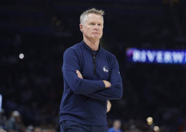 据HoopsHype名记Michael Scotto报道，科尔和勇士管...