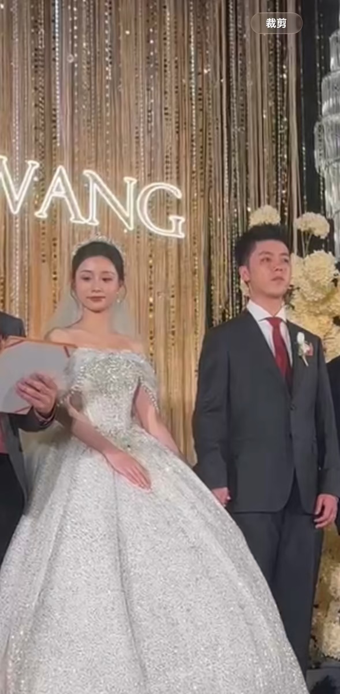《给阿嬷的情书》演员王晓慧结婚有孩子了❓
她火，她做演员，她进圈也不在预料之中，谁能想到两年前的一个看似草台班子实际也真的无人看好的一次兼职 在两年后爆火啊，原本的人生轨迹突然被改变，也不是她原本生活的错啊，人家原本就是正常生活现在只是换了一个职业罢了
人家就是来拍着玩的，也没想法会火，大家喜欢归喜