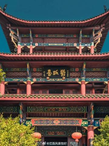 “辛弃疾的鹧鸪飞了八百年，还在台前樟树上做窝”<br />贺兰山顶，三...