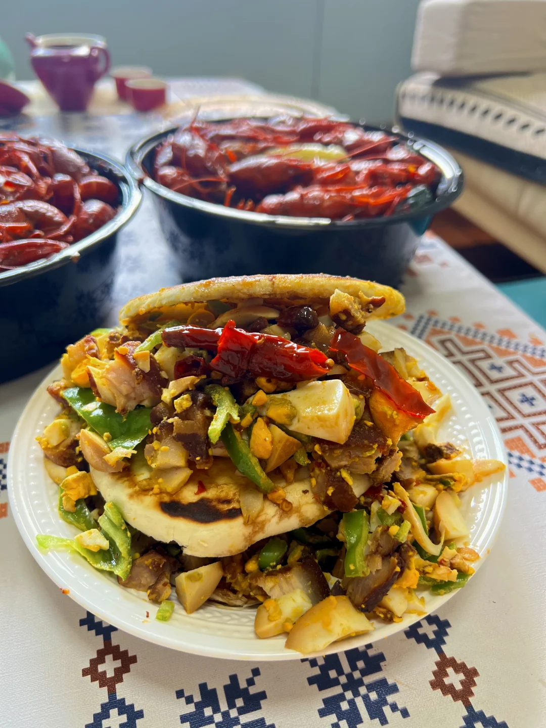 天气热🌞中午简简单单吃个肉夹馍+小龙虾