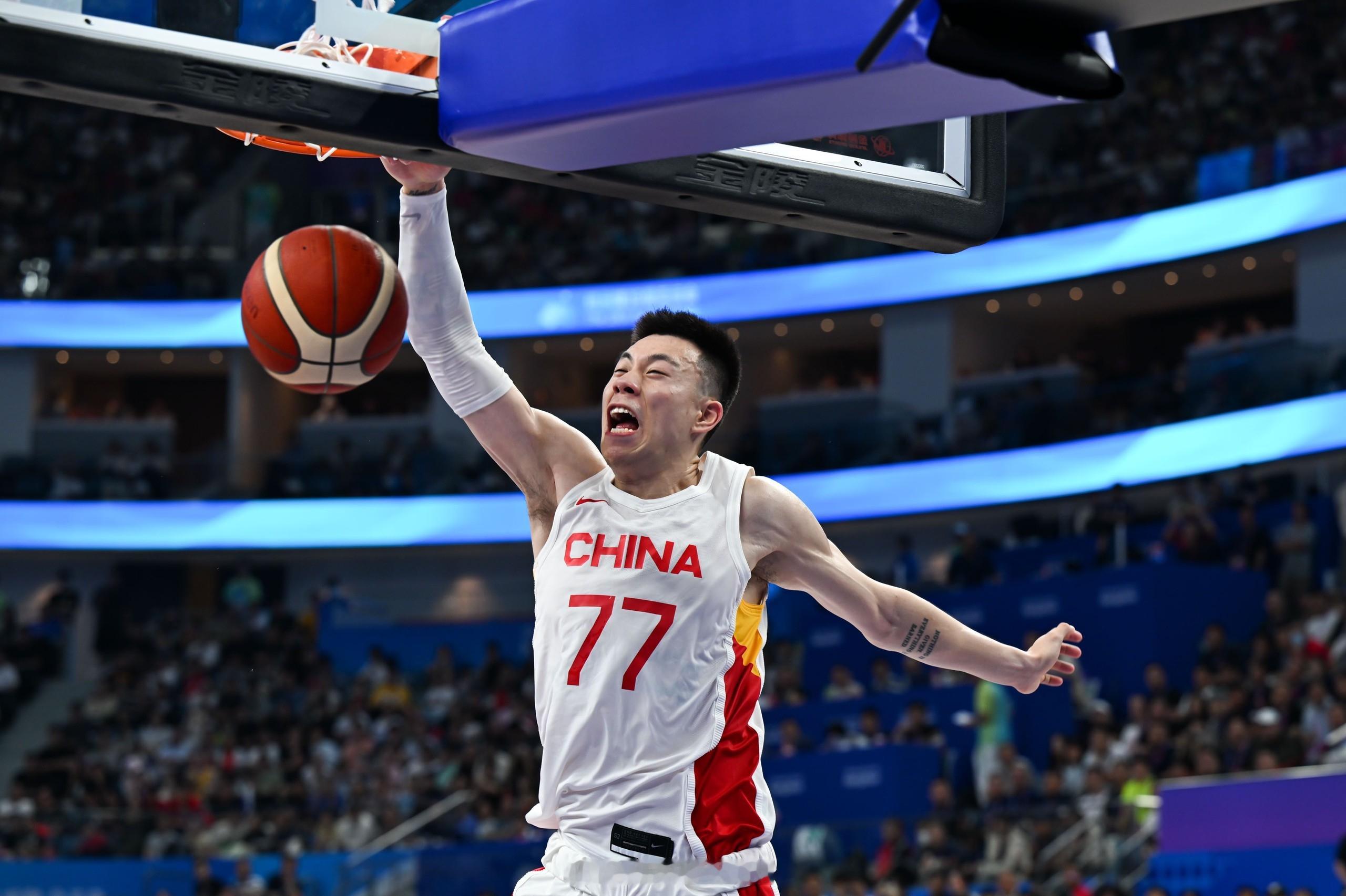 中国男篮亚运三连胜！小组赛一路过关斩将，球迷直呼&34;解气&34;。上一阵低谷还历历在目，这波连胜让不少人重新燃起信心：年轻人顶上来了，打法也硬气了。

三场球看下来，最提气的是防守强度和快攻速度。几个新生代敢打敢拼，老将稳住节奏，整体不再&