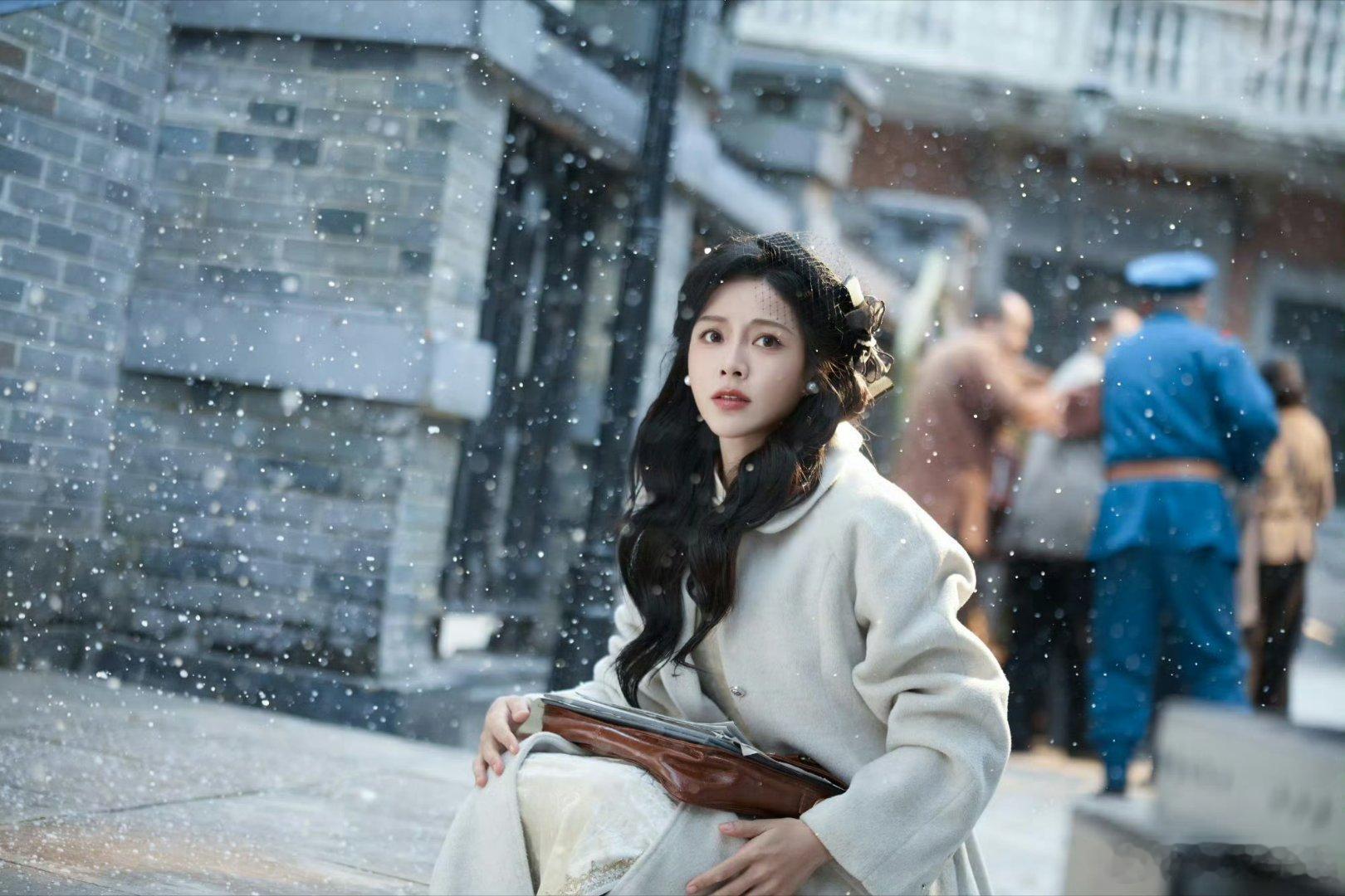 #谢可寅新剧演了3000年美女##长生契#
谢可寅新角色太有氛围感！在《长生契》饰演活了三千年的宋亦秋，曾经是南朝长公主，偷食长生药，辗转古代、民国、现代三重时空 ​