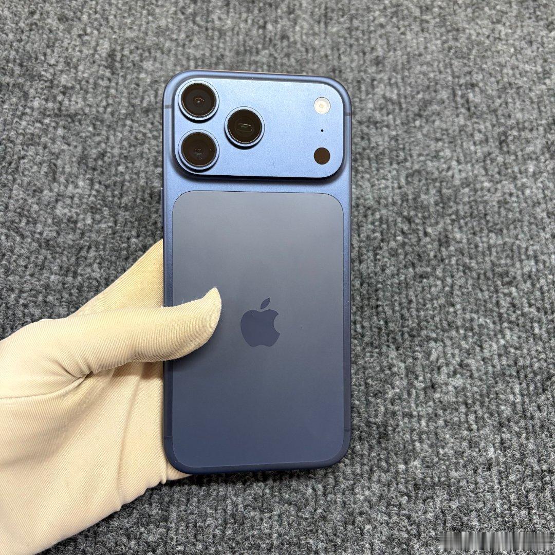 iPhone 17ProMax 深蓝色 512G
​
澳大利亚版 单卡全网通 外观99新 充电30次 电池效率100% 价格7999 ​