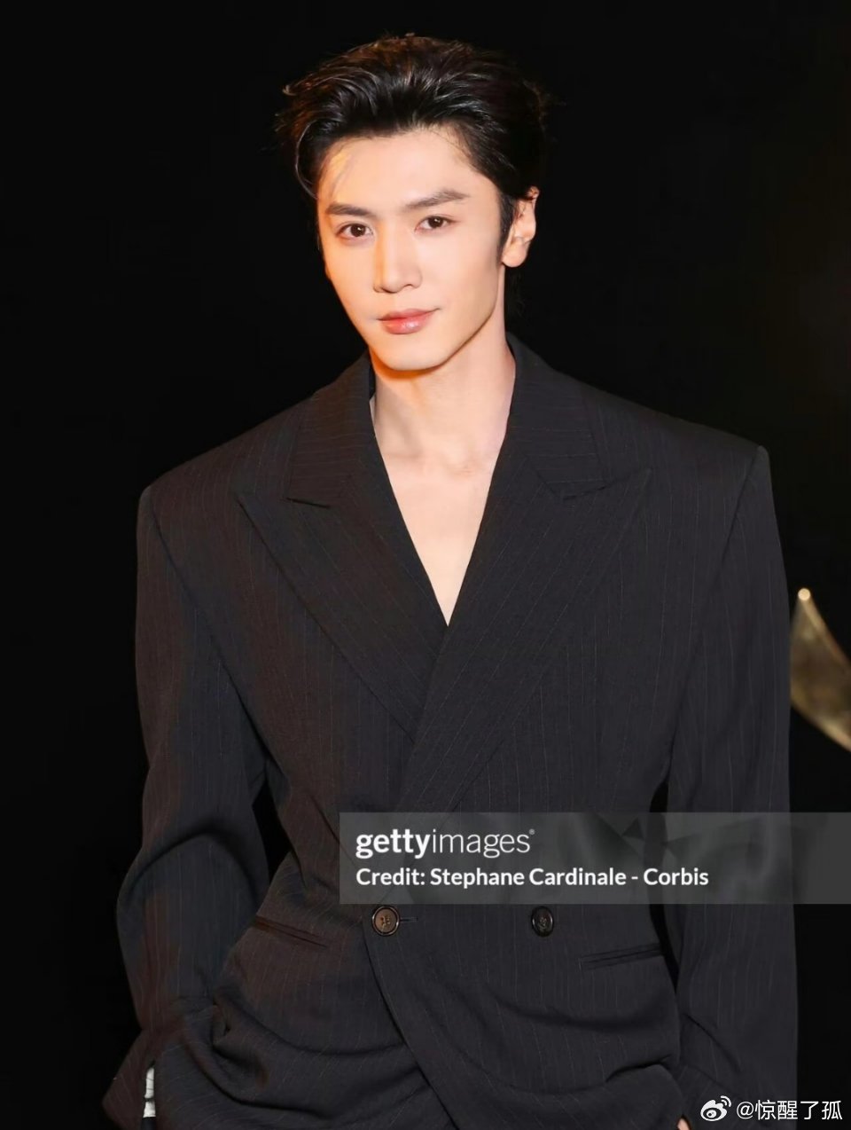 #陈哲远[超话]##陈哲远外网生图争光了#谁懂陈哲远的海外气场！嘴上说着压力大要为国争光，外网生图直接封神，外媒快门按不停，妥妥为国长脸🔥 ​
