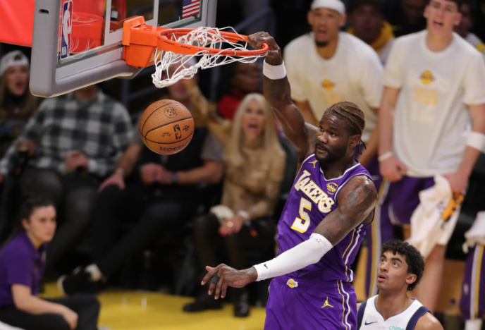 今日，湖人媒体The Lakers Review发文谈到了德安德烈·艾...