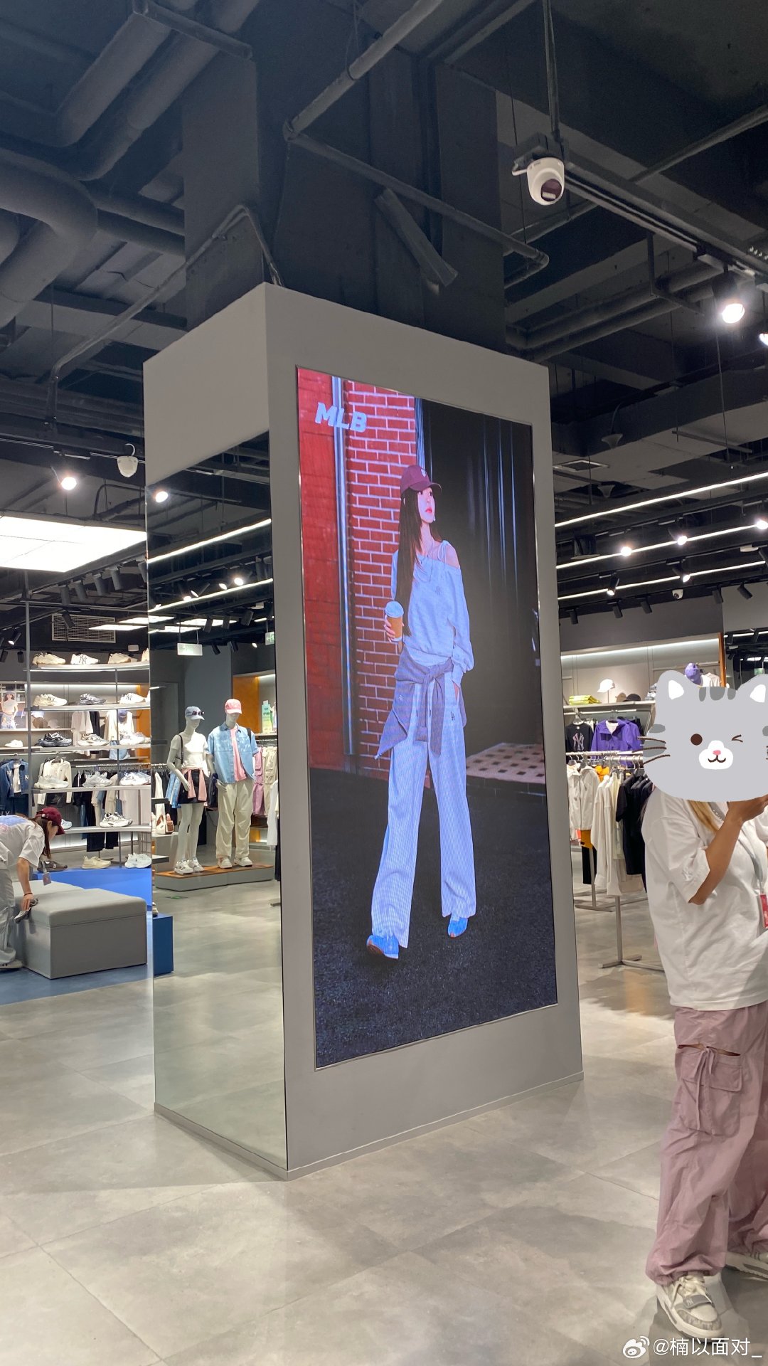 #章若楠[超话]##冒个泡# 偶遇老婆酱(*≧ω≦)！实在是太美了啊啊啊啊！ ​