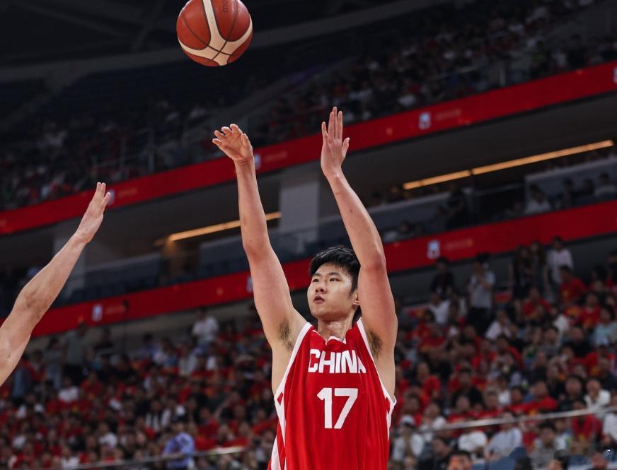 首败！中国男篮被轰23-1惨负乌拉圭 赵嘉义17分赵继伟复出2分，中国...