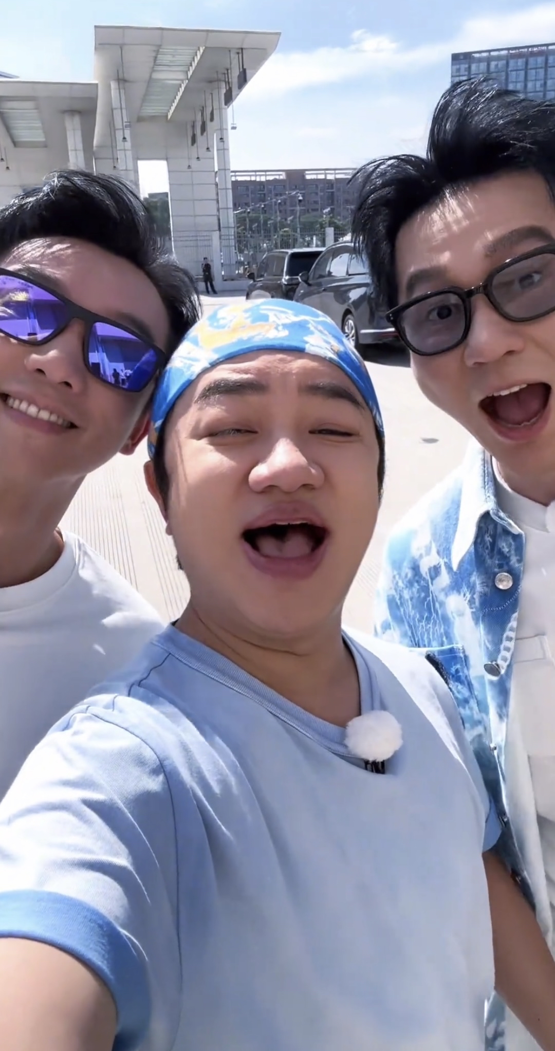 王祖蓝发了三个人的合照，郑恺 李晨看起来是发自内心的笑，关系够铁，祖蓝真的一点包袱都没有