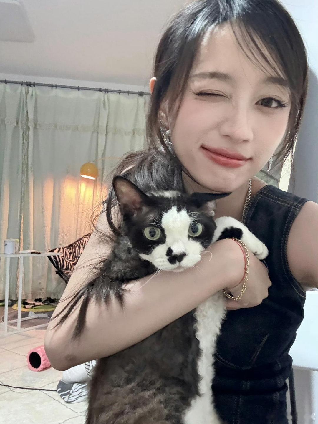 #黄婷婷[超话]# TT真的好可爱 ​