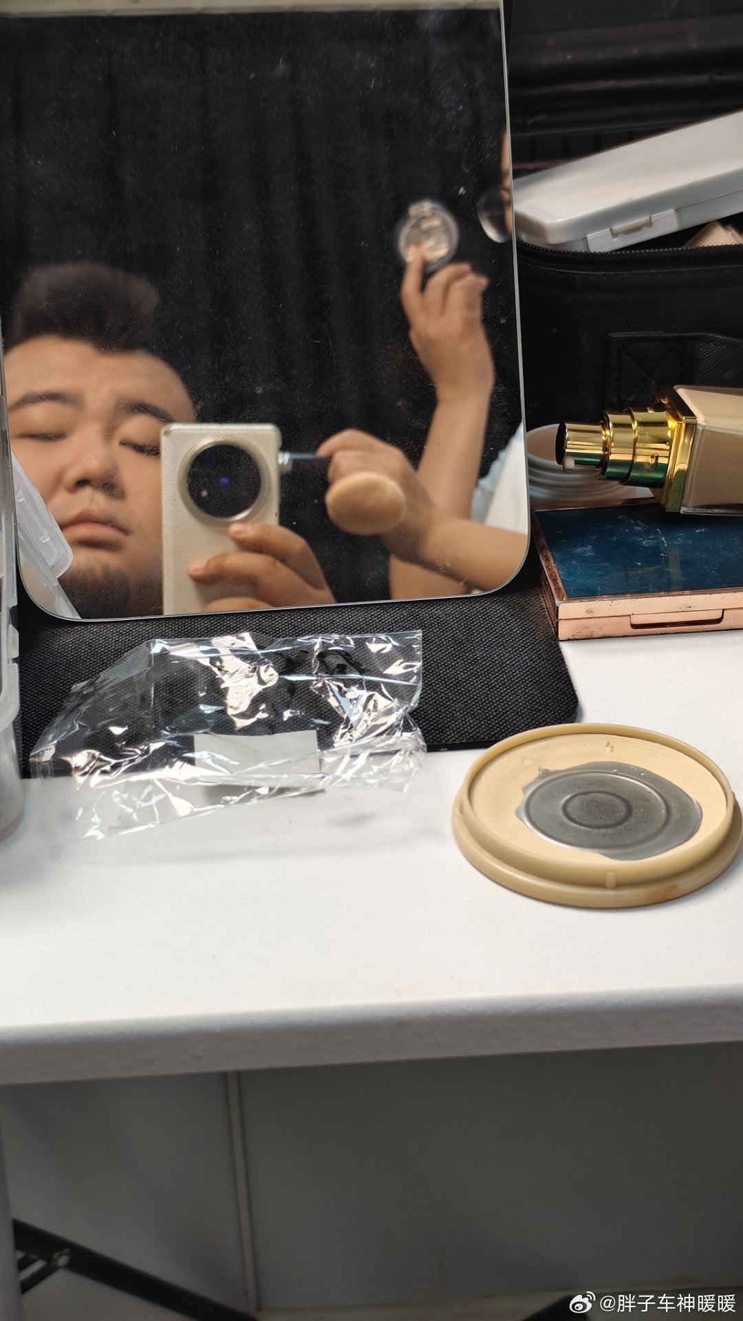 一会化完妆我就变陈冠希！ ​