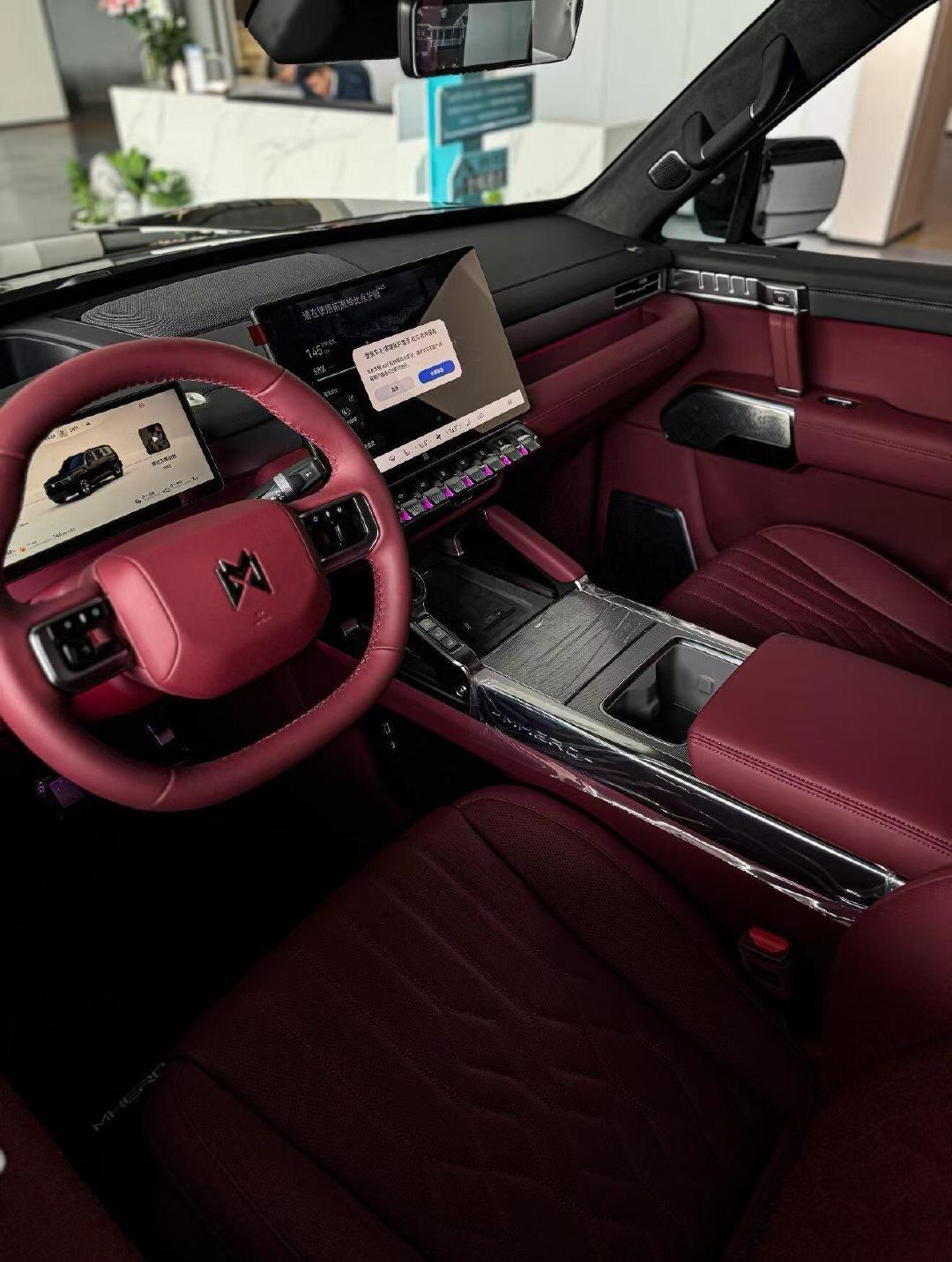 华为乾崑ADS5智能越野SUV，2.0T版纯电301公里、综合1450公里，800V 6C超充10分钟30%到80%，900毫米涉水。 ​