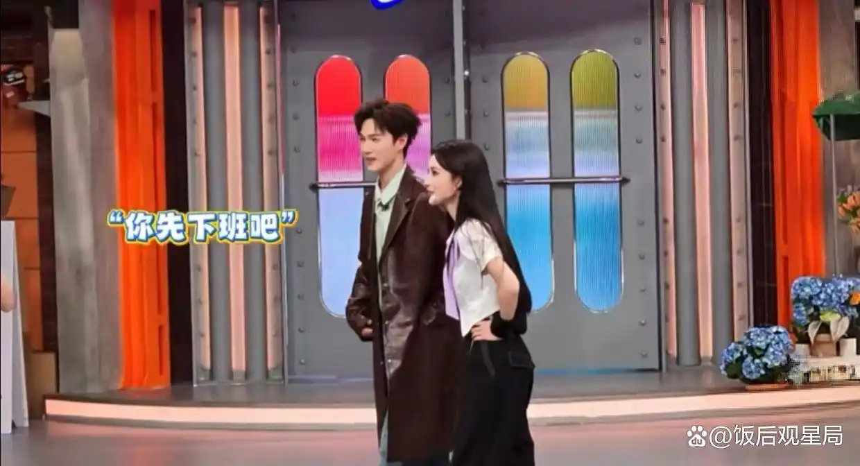避嫌四个月一个拥抱全白搭！ 李昀锐不在名单内却空降接孟子义下班，当众拥抱摸头陪做惩罚，这到底是剧宣还是真情？ ​