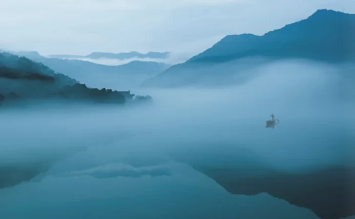 清清雾气，渔船悠悠